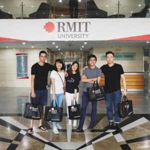 Sinh viên RMIT giản dị đến trường