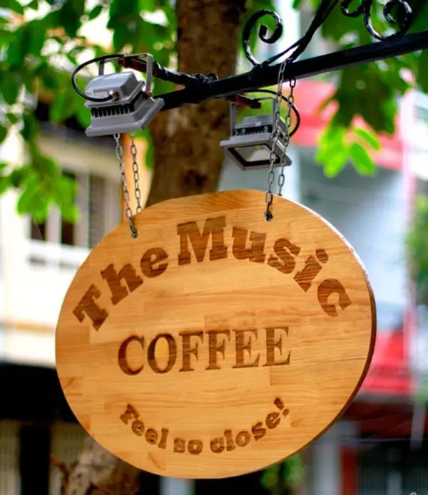 Bảng hiệu gỗ quán cà phê